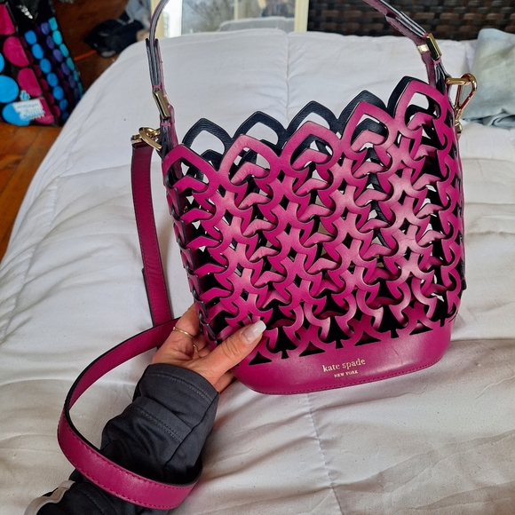 *Like New* Kate Spade♠️ Newyork Doorie Bucket Bag - Picture 5 of 11